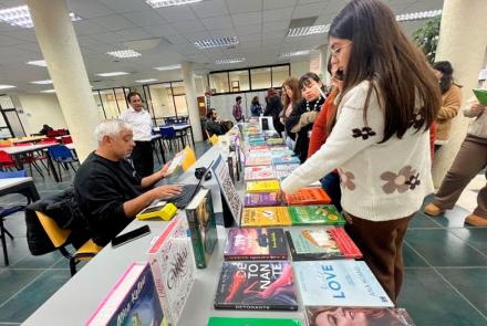 Miniferia de Libros en Bibliotecas de la Universidad Católica del Maule en Chile